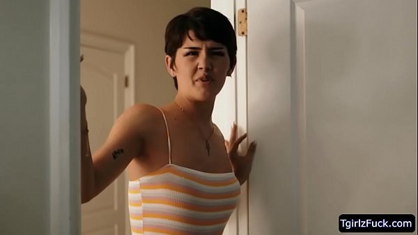 TS Daisy Taylor fucks her attractive step-father